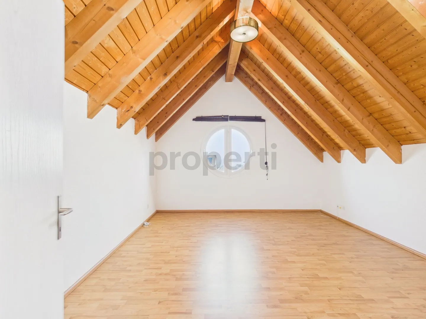 Grosszügige 5.5-Zimmer Maisonette-Wohnung mit Balkon in Ermatingen - Foto 7 di 13