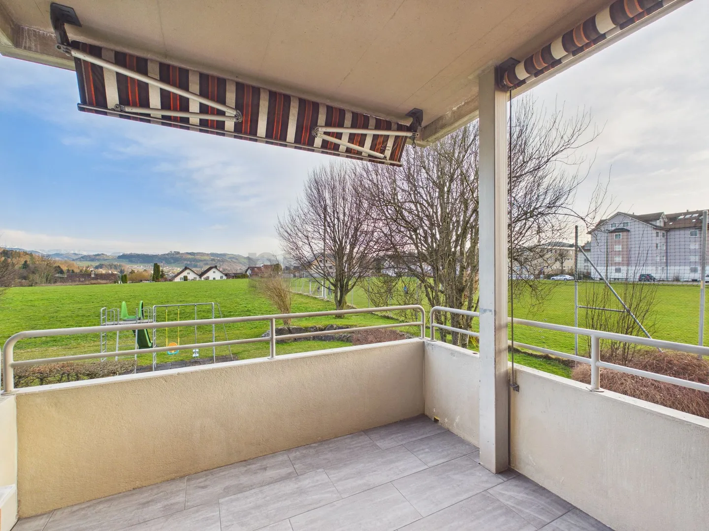 Modern 3.5-Room Apartment with Sunny Balcony, Bazenheid - Photo 4 of 9