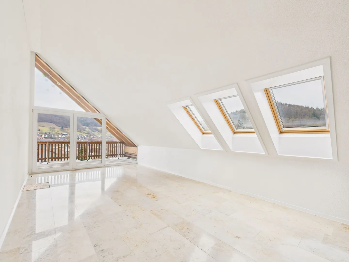 Flexible Living Wonder in Weiach: High-Quality Ground Floor Apartment with XL Garage and Separate 1.5-Room Apartment - Photo 7 of 13
