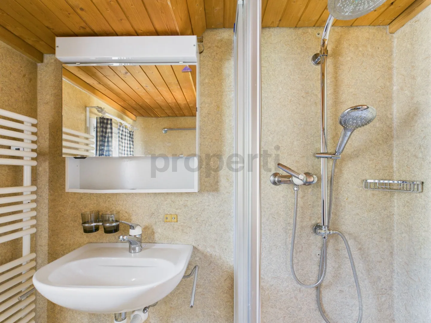 Multi-family house with two separate apartments (4.5 &amp; 3.5 rooms) in a quiet location with great potential - Photo 7 of 13