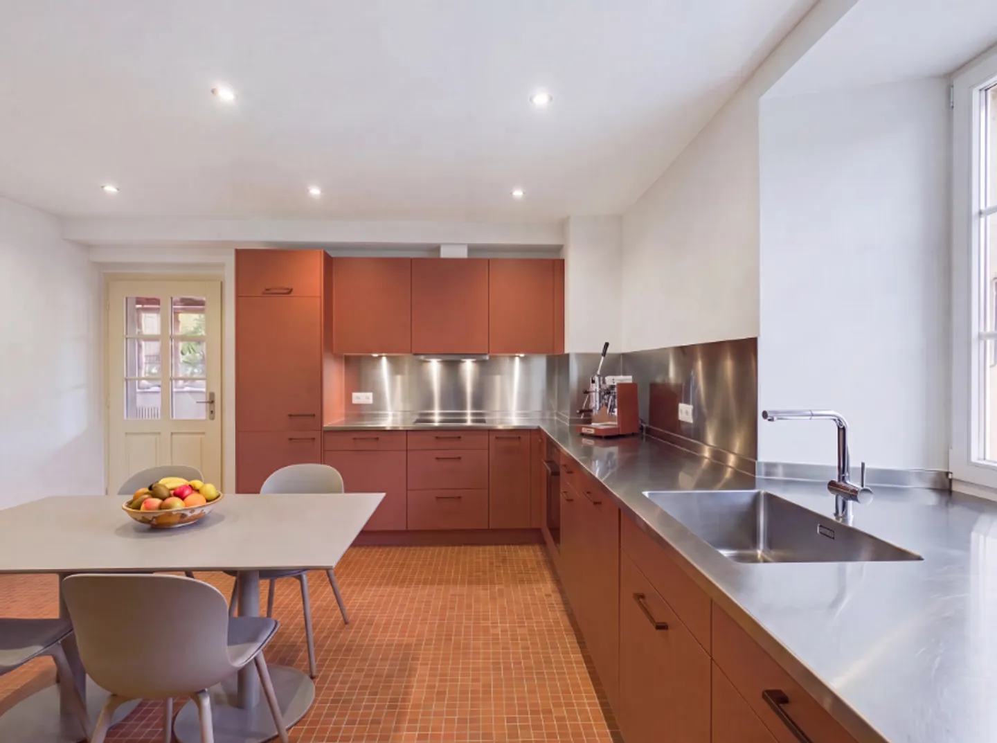 3.5-room condominium on the ground floor in a historic mill from 1555 with a Gothic ceiling and private garden - Photo 2 of 10