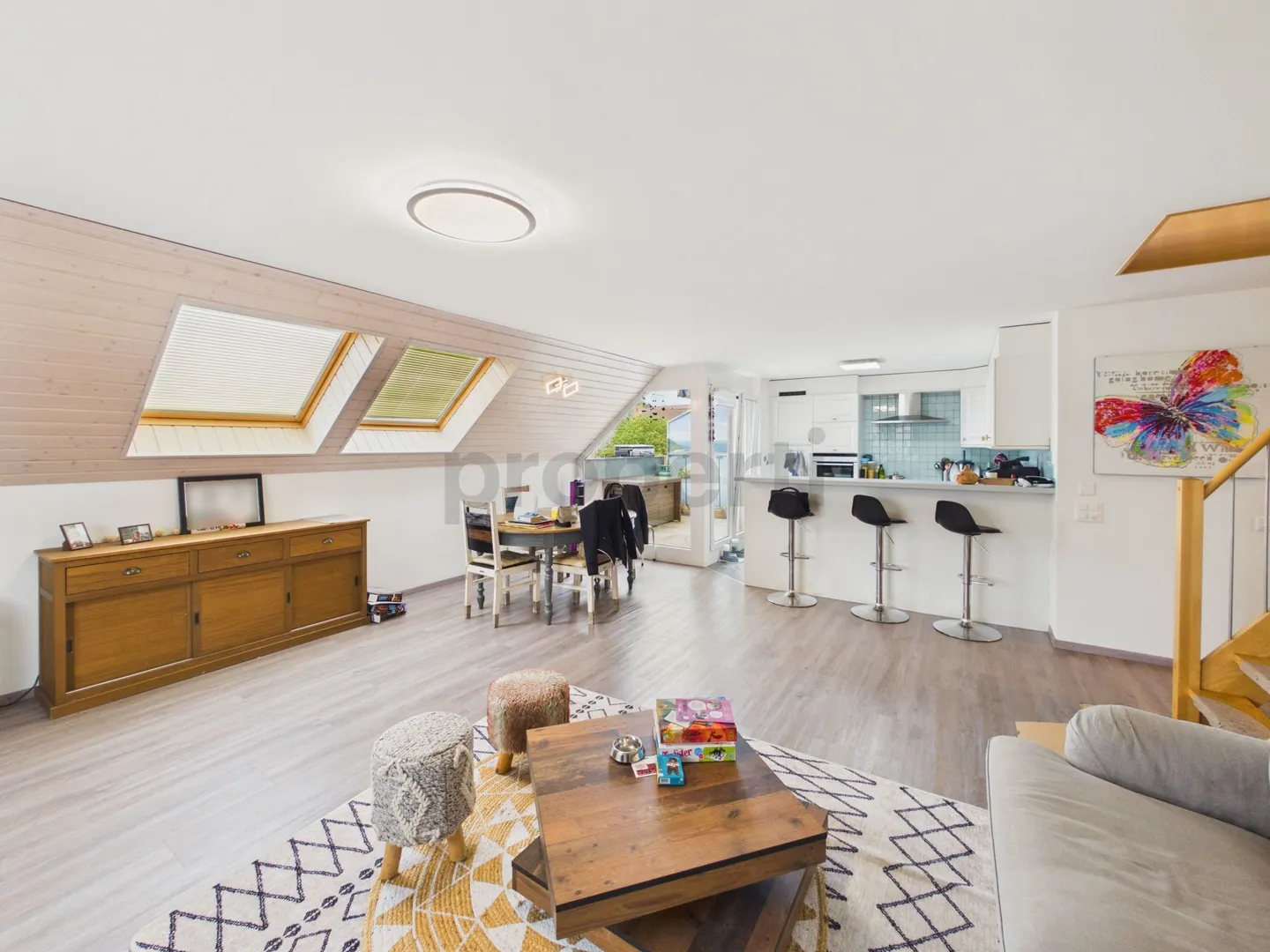 Duplex, Bella Luminosità, Balcone Privato Soleggiato, Riscaldamento a Pavimento, Accesso per Disabili con Ascensore & Scuole a 90m! - Foto 2 di 12