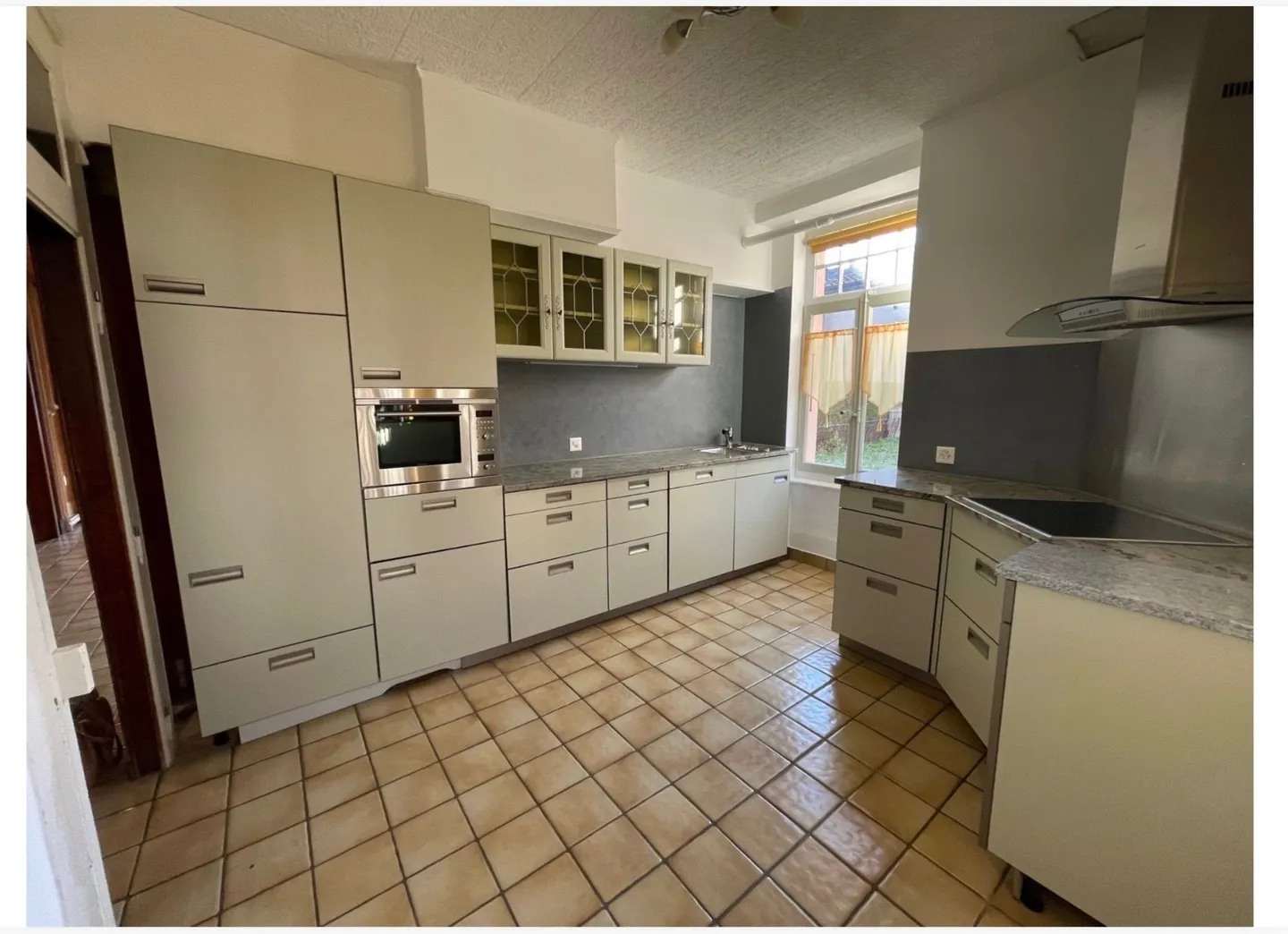 Magnifico appartamento di 4.5 stanze nel cuore di Sierre - fascino e autenticità - Foto 4 di 10