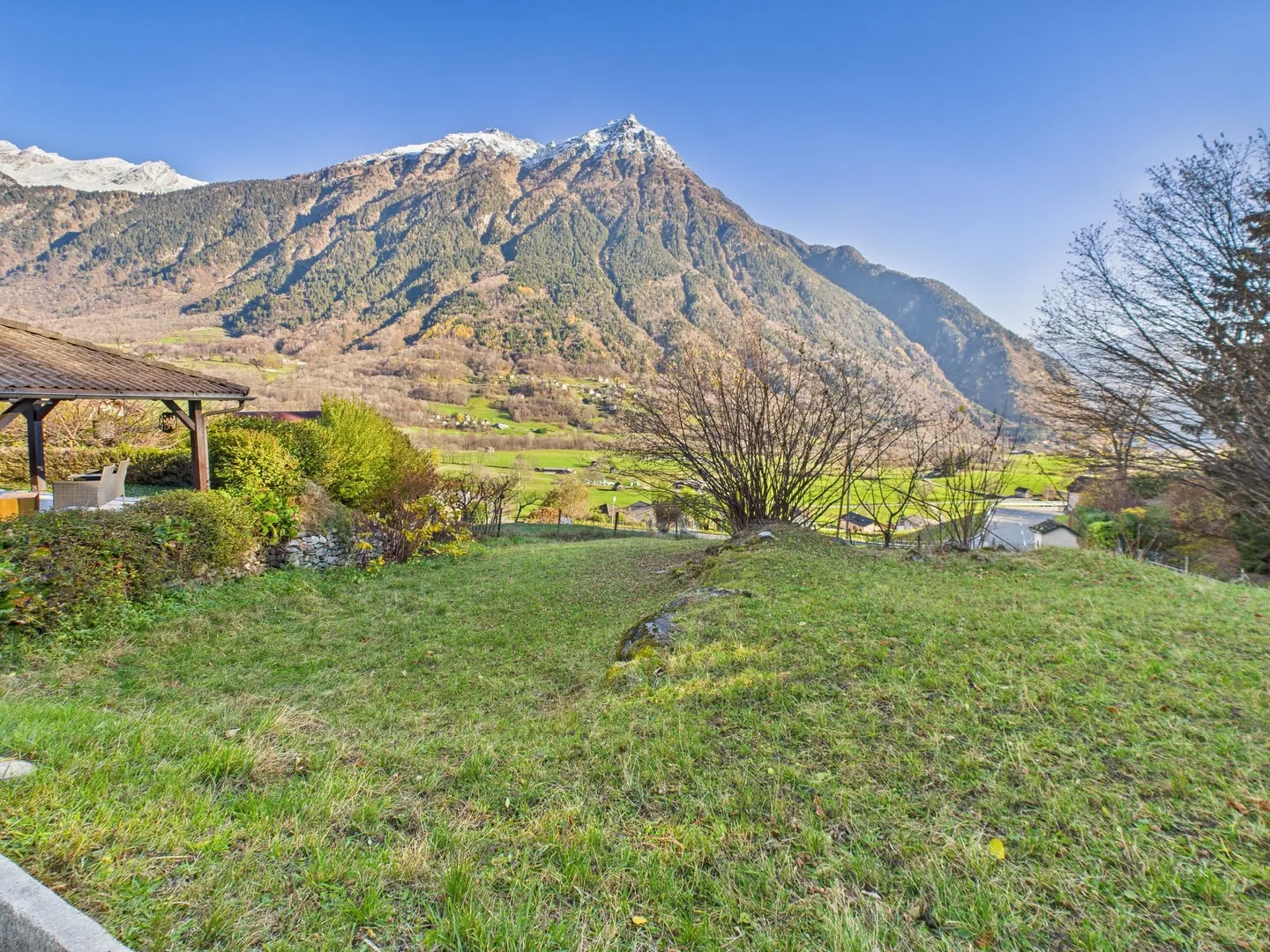 Affascinante casa unifamiliare ristrutturata con ampio giardino nella tranquilla regione di Castro - Foto 10 di 11
