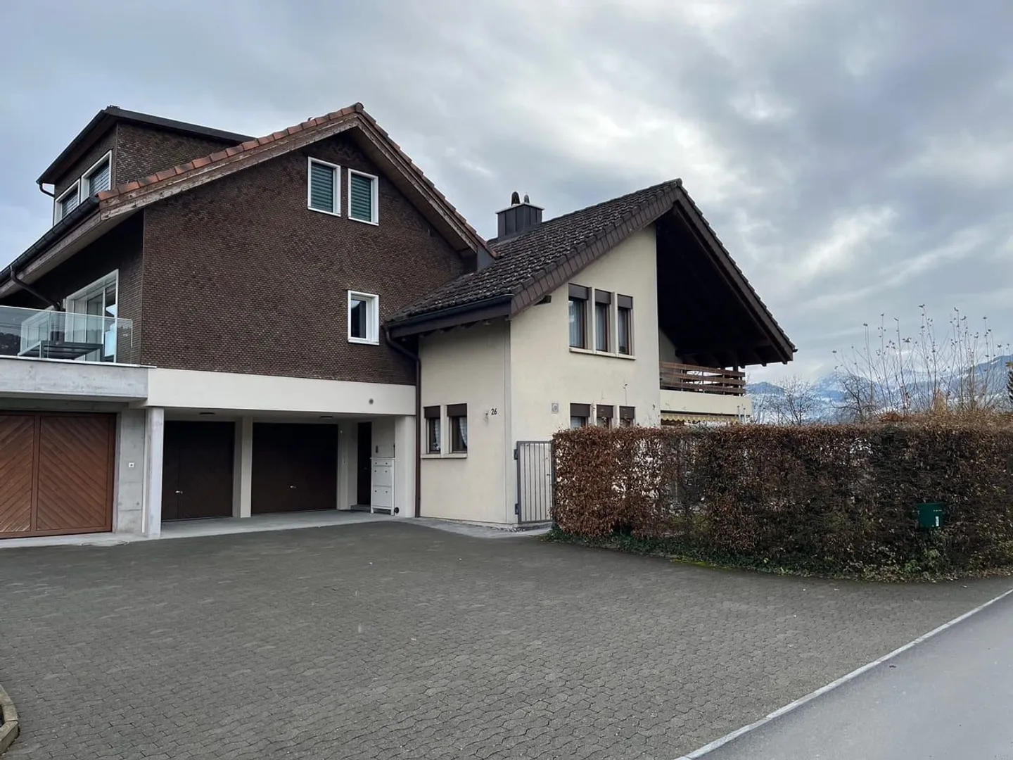 Grosszügiges 6-Zimmer Einfamilienhaus mit Balkon in Altendorf - Foto 1 von 9