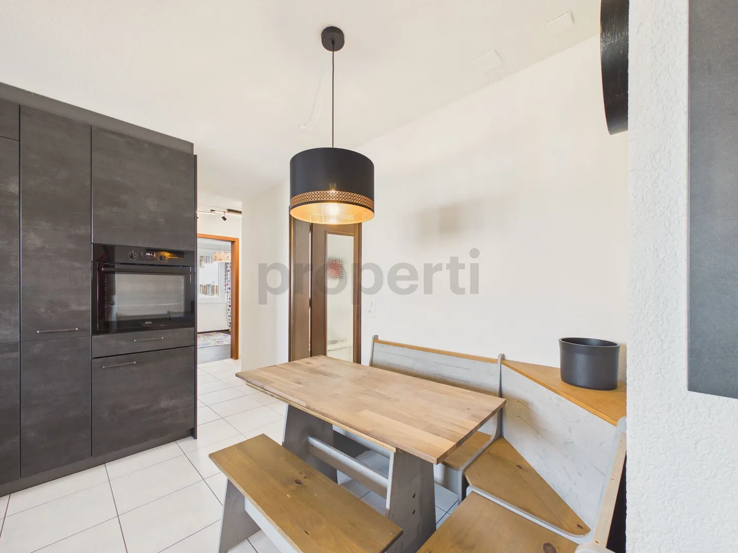 Family-friendly living with garden & fireplace - 4.5 rooms in Hombrechtikon - Photo 12 of 13