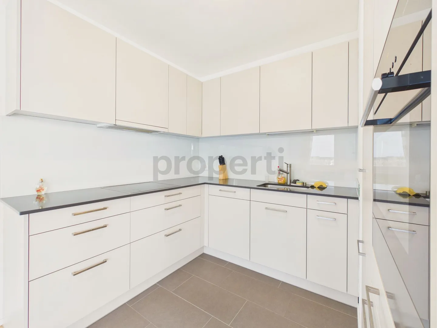 Elegante 2.5-Zimmer-Möblierte Wohnung mit Balkon, Ebikon - Foto 2 von 9