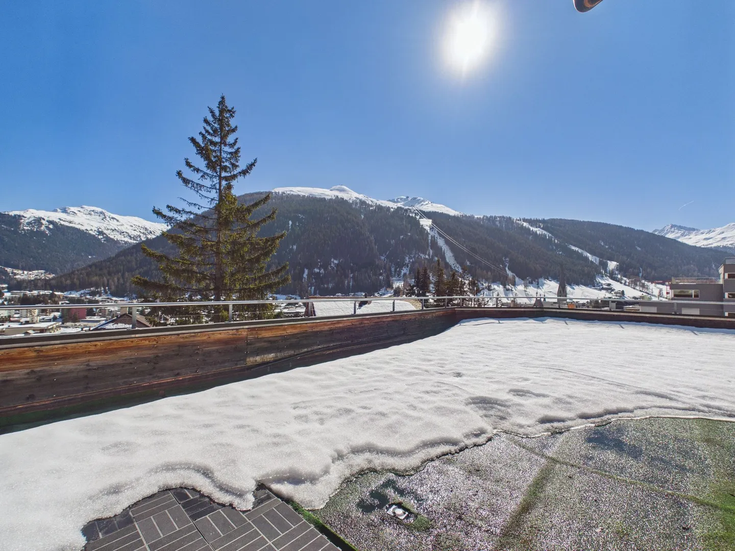 Incantevole appartamento di 3.5 locali in un edificio d'epoca con una vista fantastica sulle montagne intorno a Davos - Foto 6 di 13