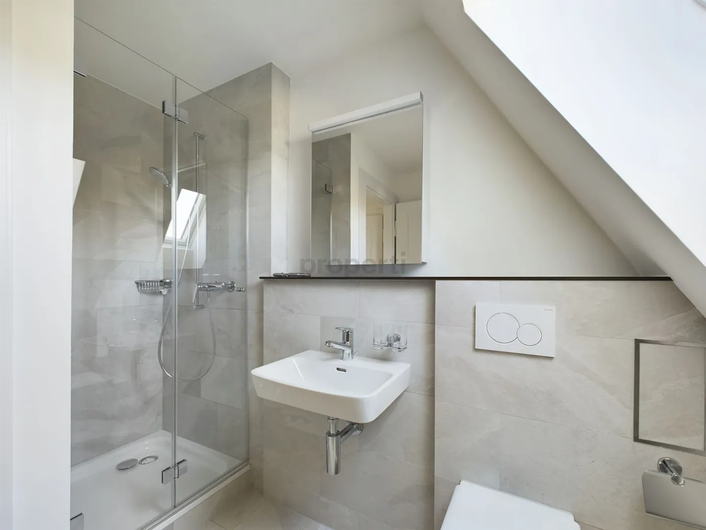 Spaziosa casa a schiera di 5,5 stanze in posizione privilegiata a Pratteln - Foto 8 di 12