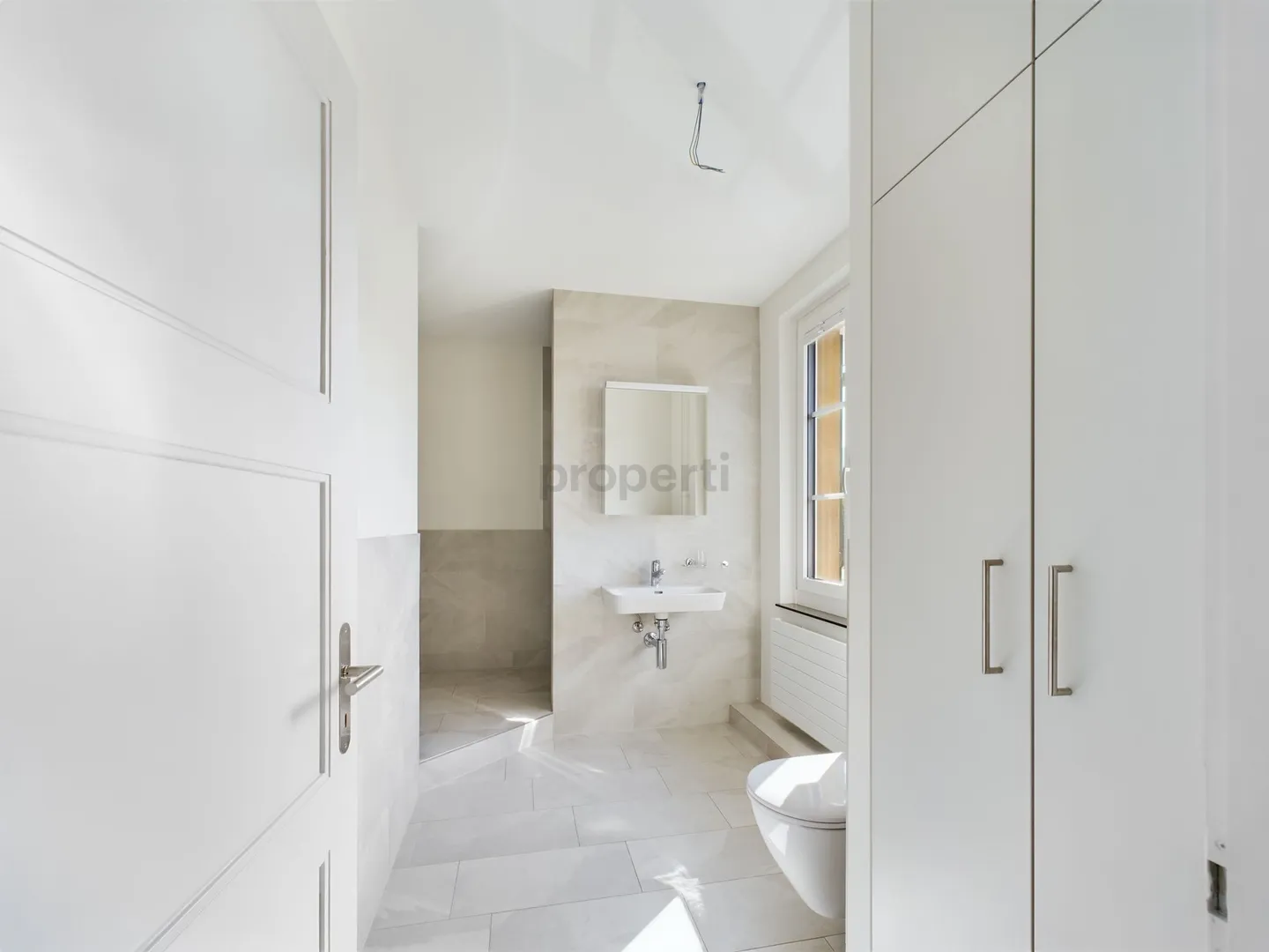 Spaziosa casa a schiera di 5,5 stanze in posizione privilegiata a Pratteln - Foto 6 di 12