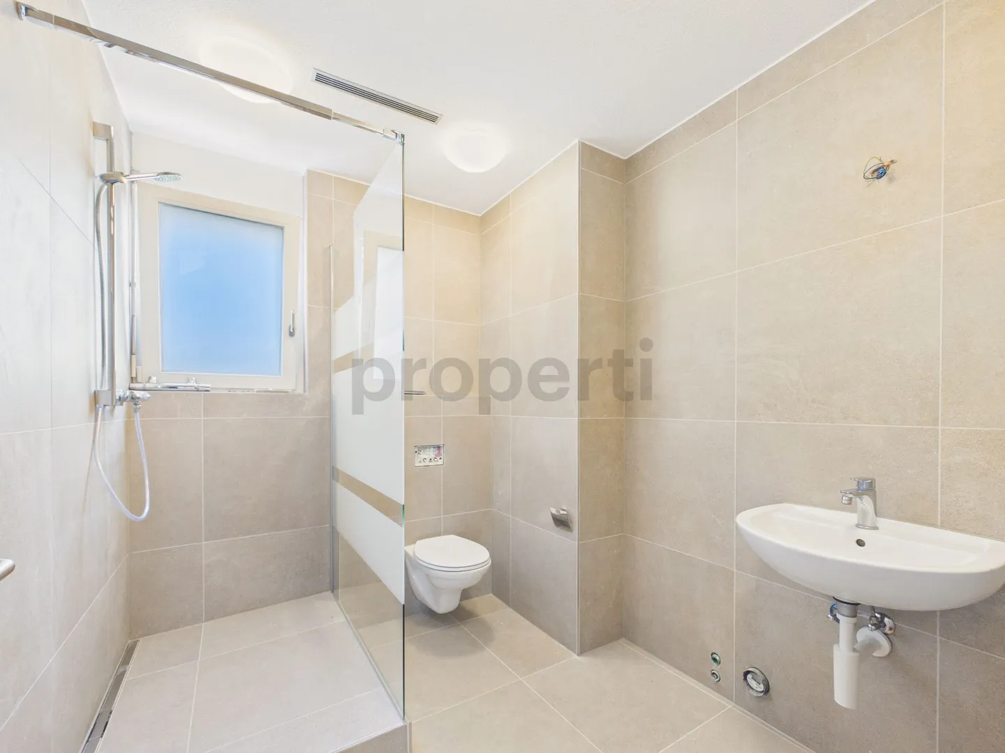 Neu renovierte 5.5-Zimmer-Eigentumswohnung mit Lift, Opfikon - Photo 12 of 13