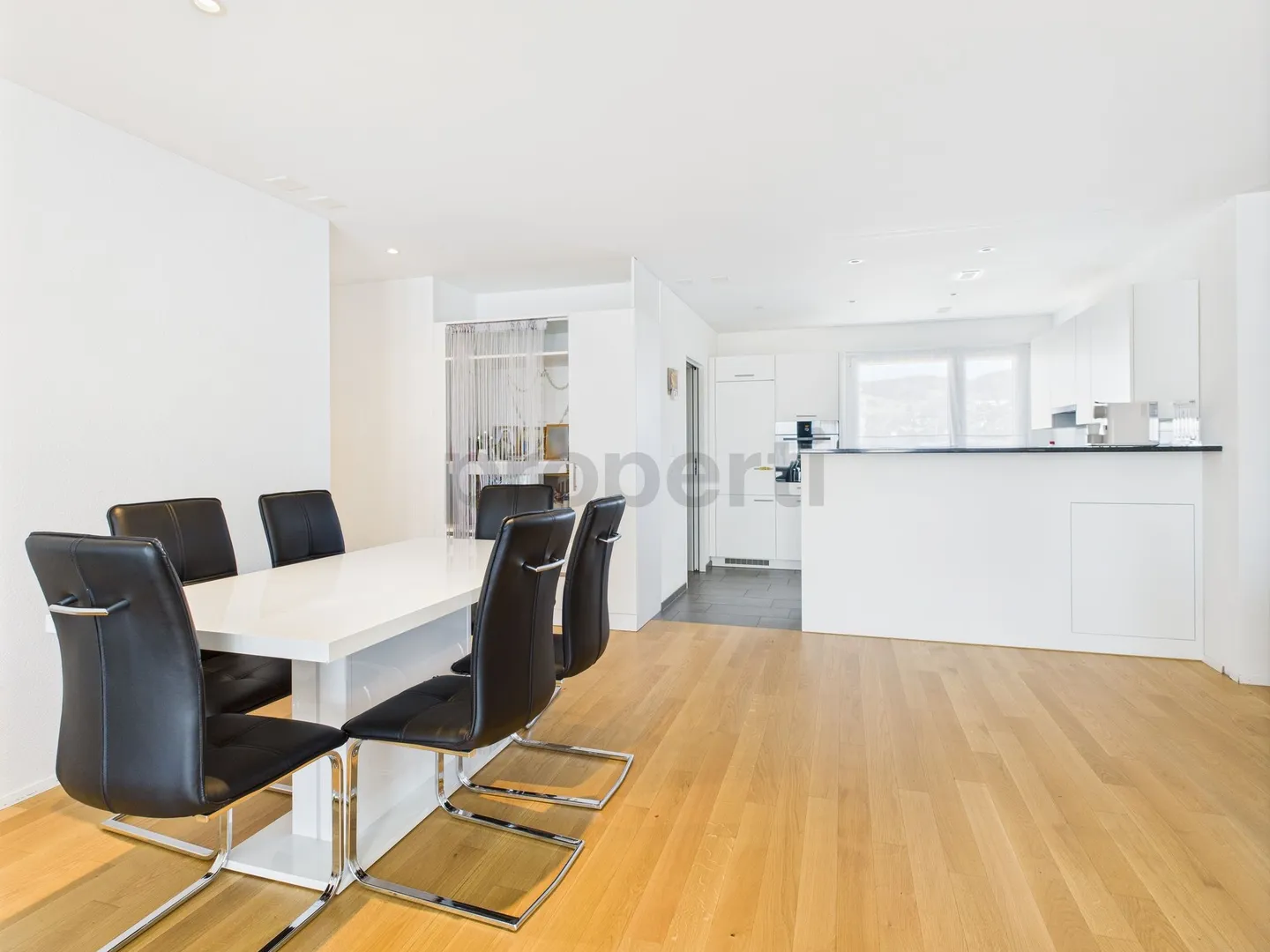 Appartement moderne et spacieux de 4,5 pièces avec beau balcon à Kleindöttingen avec reprise de prêt hypothécaire - Photo 4 sur 11