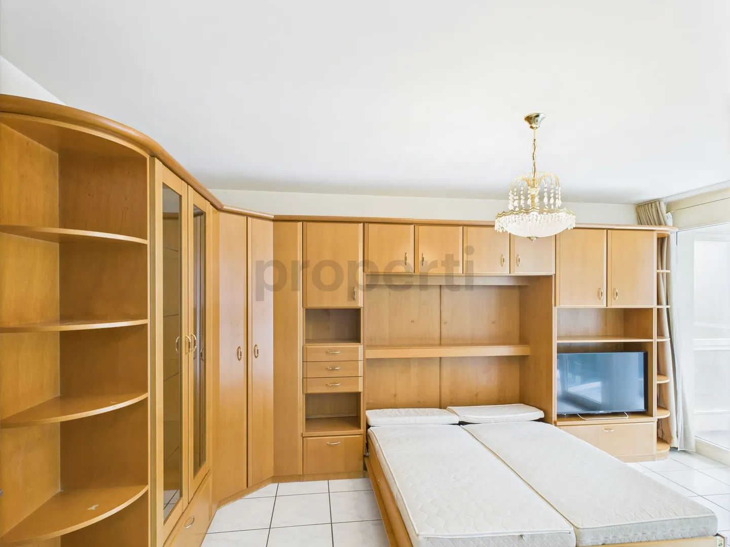 Charming & Central 2.5-Room Apartment in the Heart of Basel - Photo 8 of 13