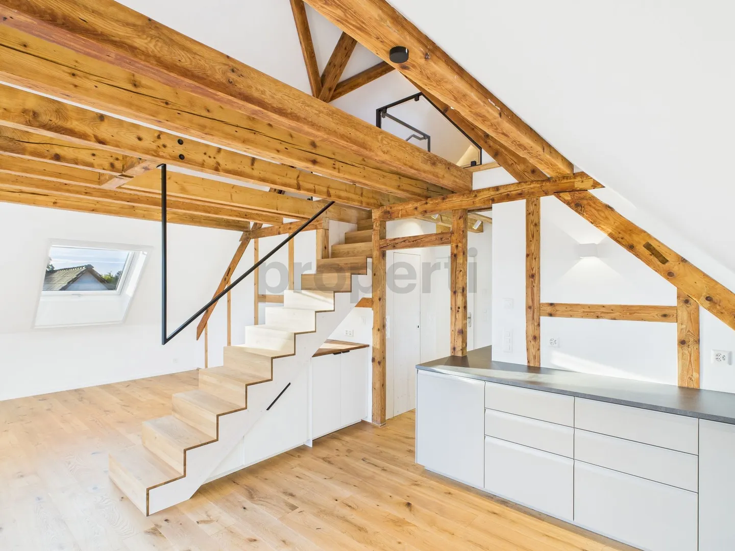 Charmante, exklusive Dachgeschoss-Wohnung mit Galerie &amp; luxuriösem Ausbaustand in Riehen - Foto 6 von 13