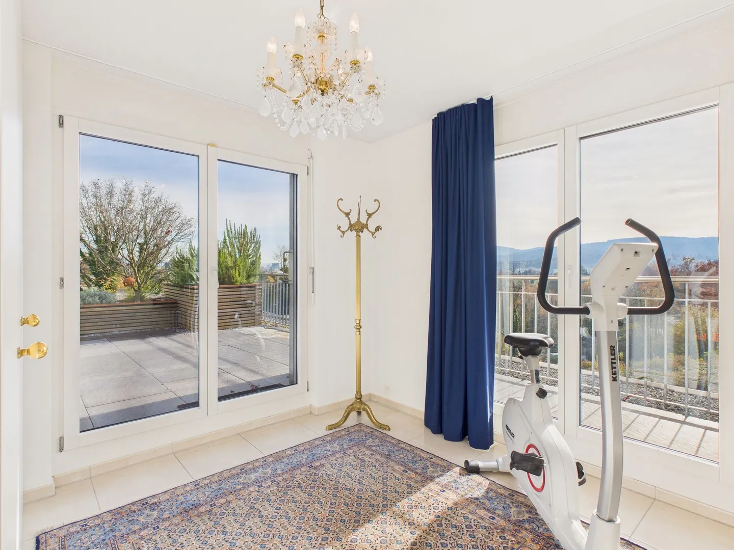 Appartement penthouse meublé de 3,5 pièces avec grande terrasse et vue imprenable sur la vallée de la Limmat - Photo 6 sur 11