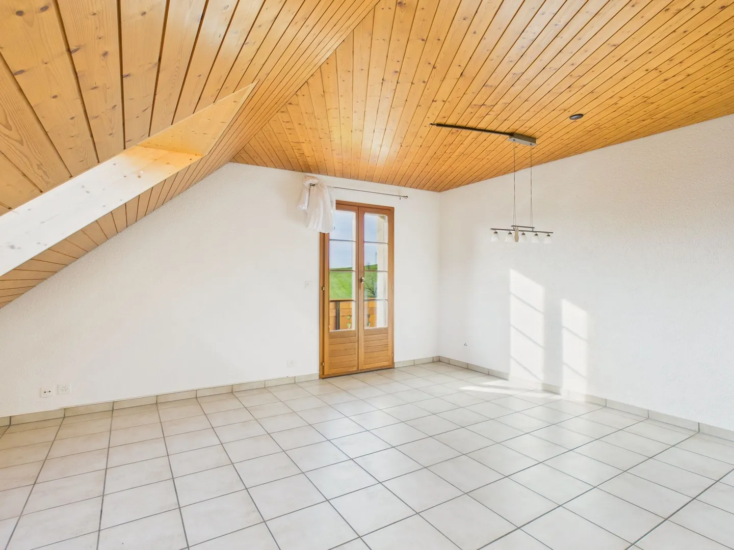 Appartement spacieux de 3,5 pièces avec piscine et vue sur la montagne - Votre nouveau chez-vous à Alterswil - Photo 7 sur 13