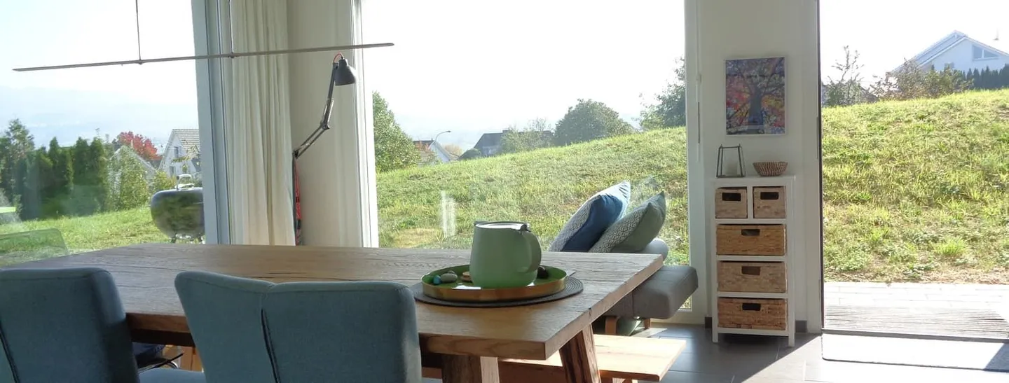 Appartement moderne de 2,5 pièces dans un emplacement panoramique calme de Richterswil - Photo 2 sur 13