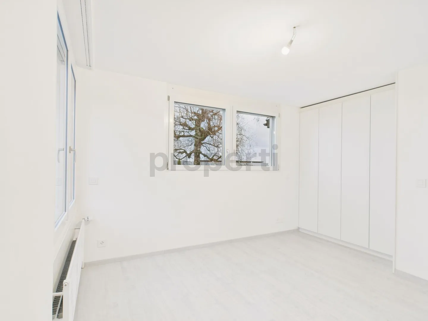 Moderna casa a schiera ristrutturata con giardino a La Neuveville - Foto 5 di 13