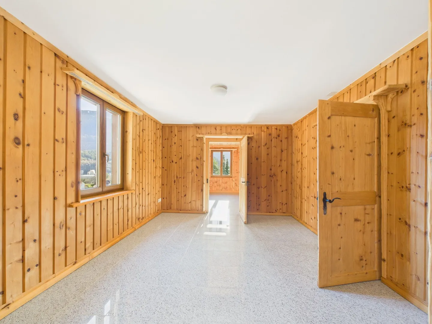 Charmante 5.5-Zimmer-Wohnung mit Balkon in Tamins - Foto 5 von 11