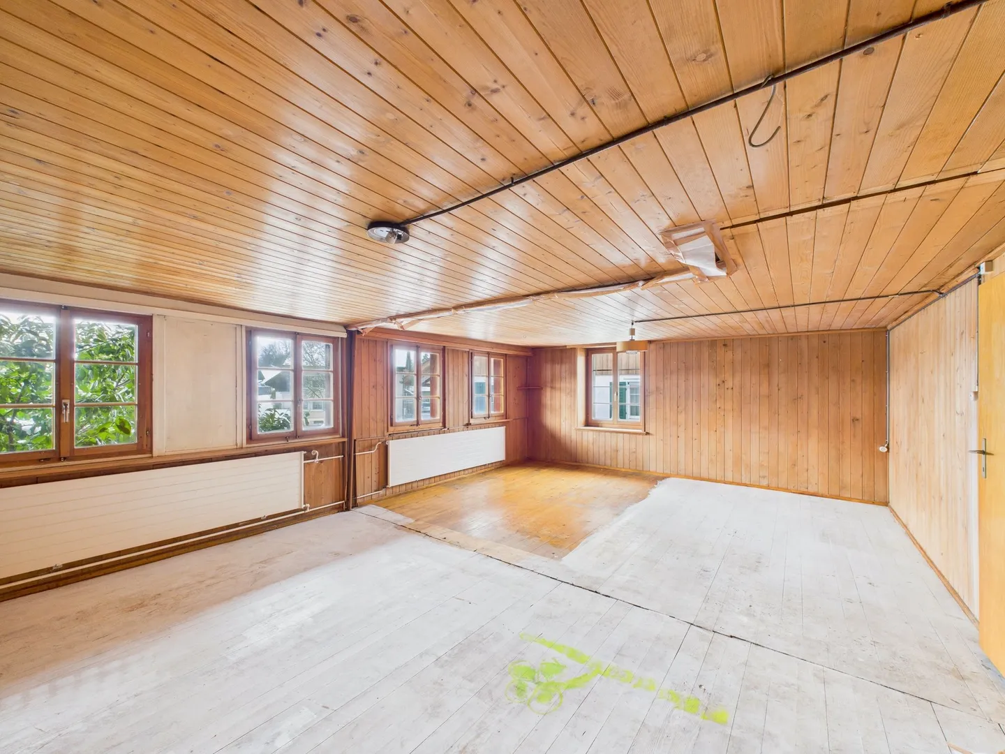 Ferme spacieuse de 7,5 pièces avec un grand potentiel d'extension à Theilingen - Photo 2 sur 13