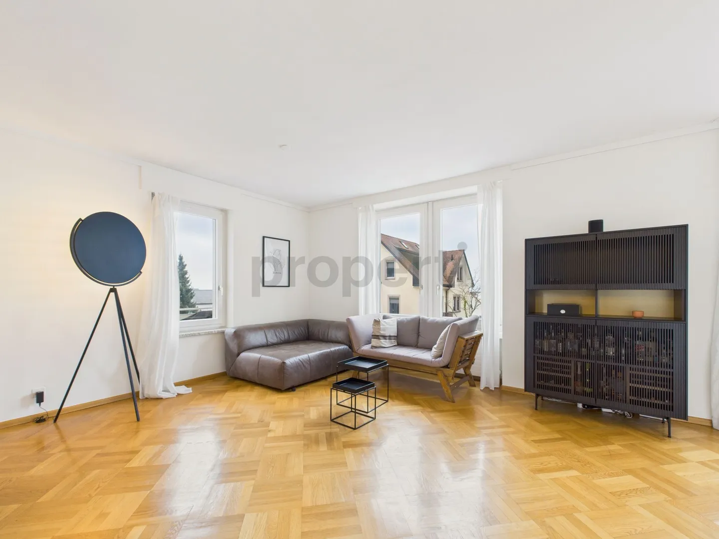 Appartement lumineux de 3,5 pièces avec balcon à Zurich - Photo 2 sur 11