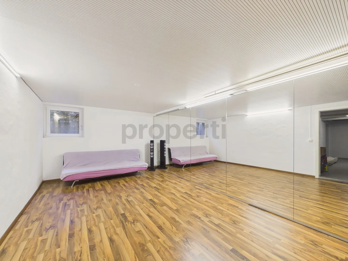 Grosszügiges, familienfreundliches Einfamilienhaus an sonniger, ruhiger Lage mit grossem Garten - Foto 10 di 13