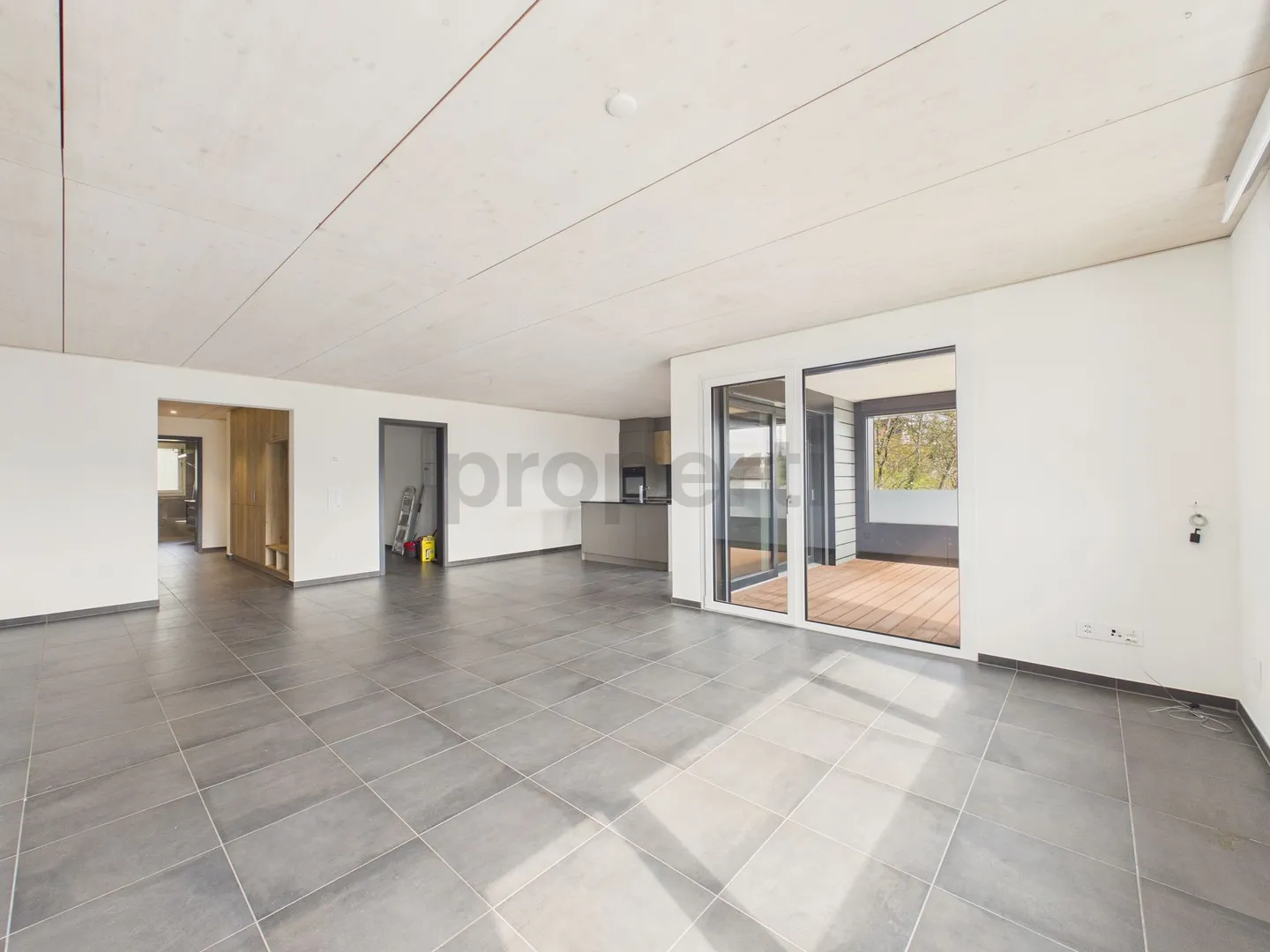 Modern 3.5 Room Apartment - Photo 2 of 13