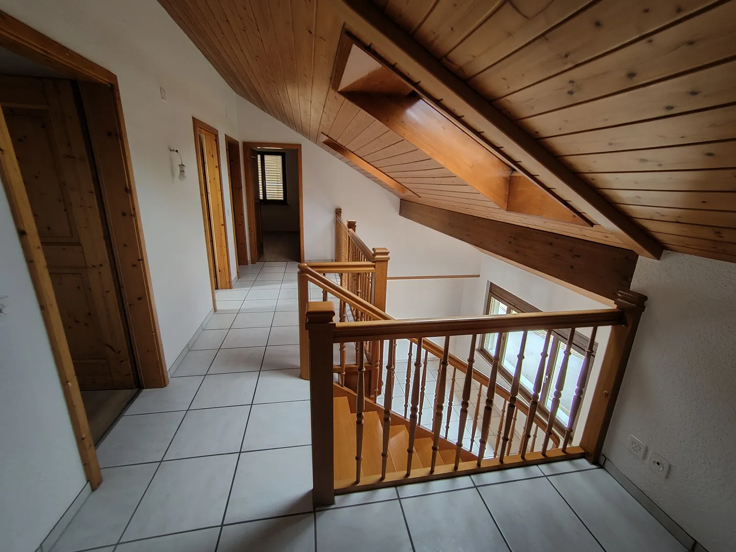 Appartement de 5,5 pièces situé au calme avec charme et beaucoup d'espace à Obermumpf - Photo 9 sur 13