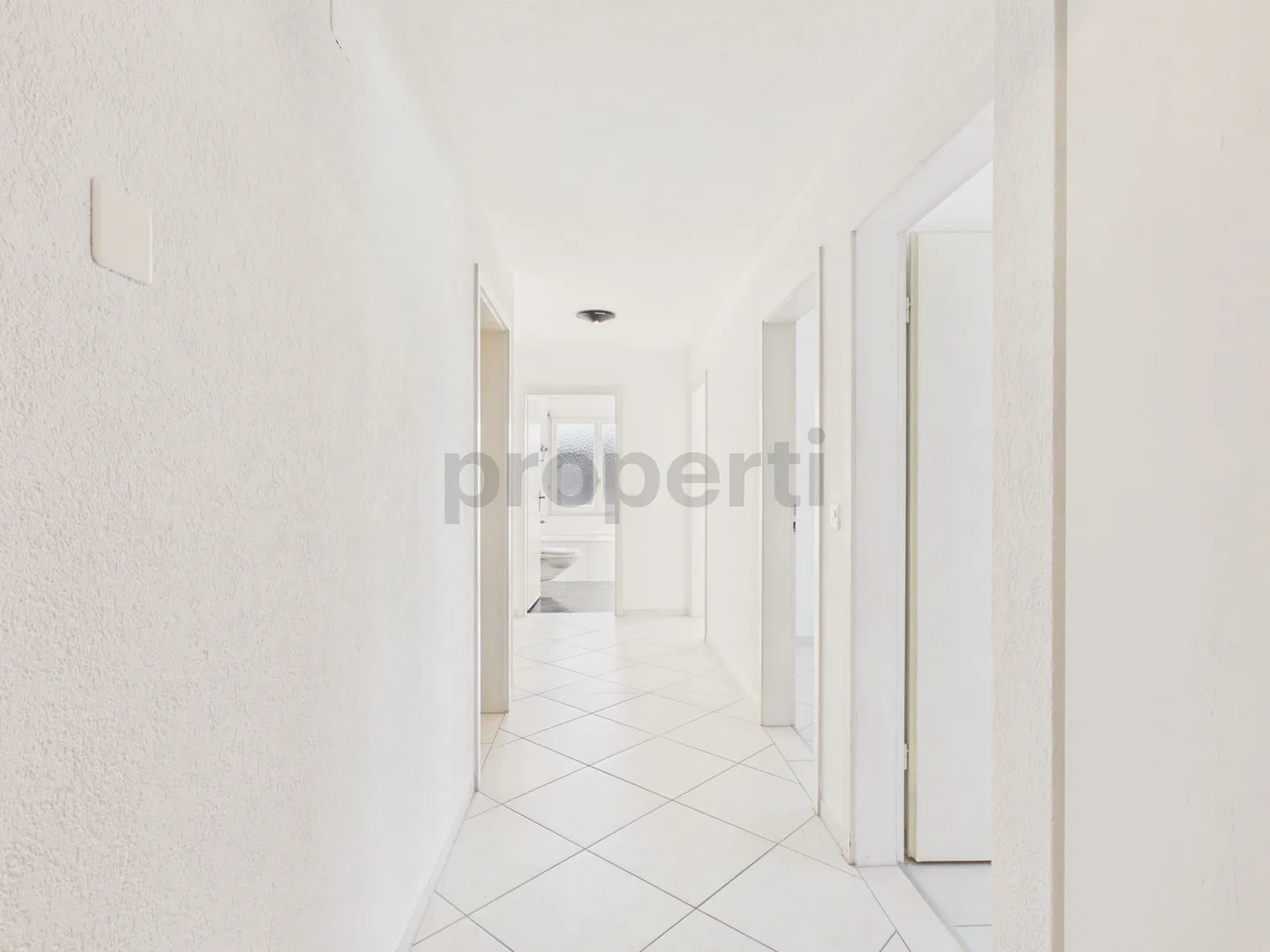 Geräumige Wohnung mit Balkon - Foto 6 von 13