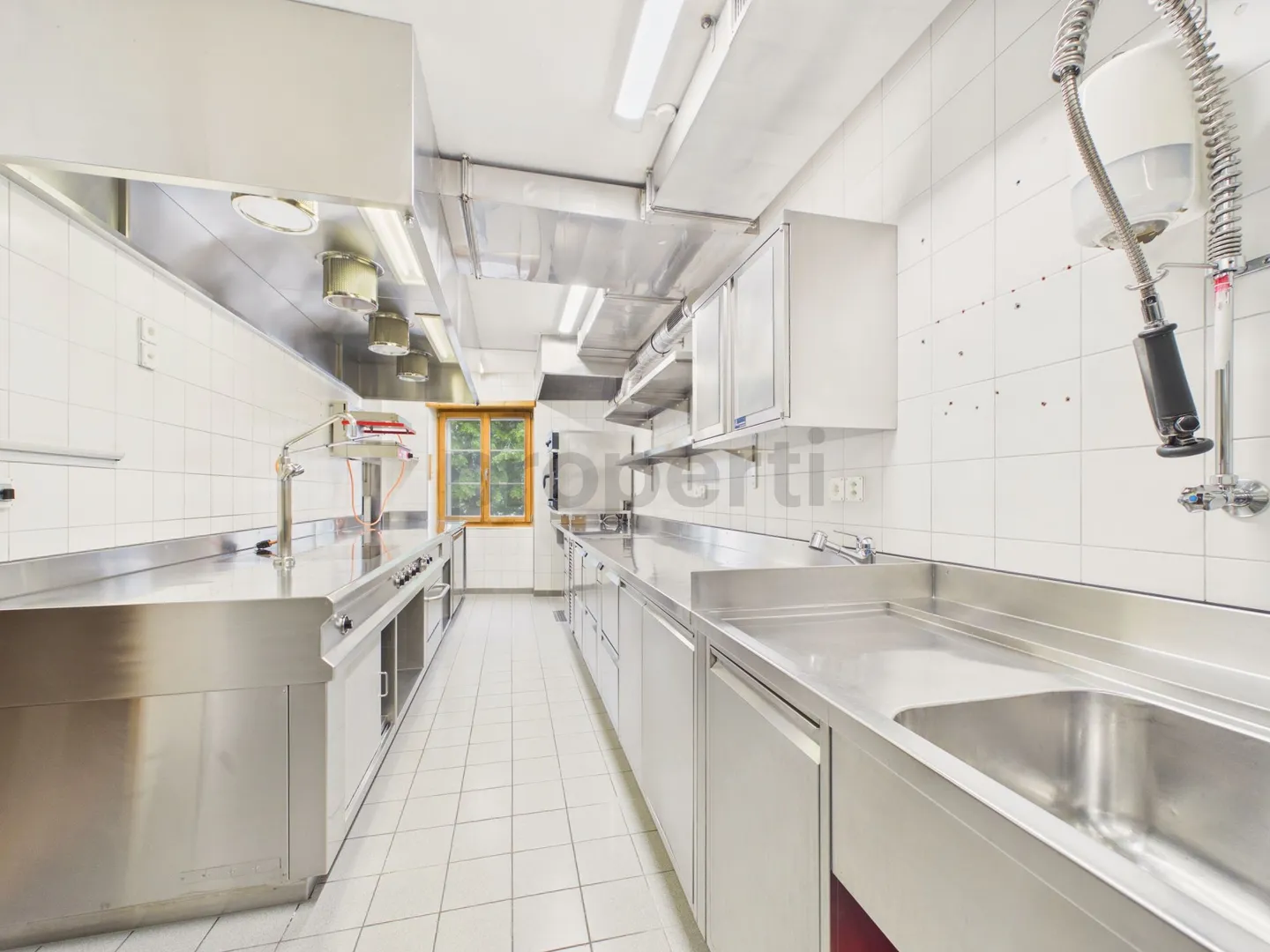 Gioiello gastronomico a Jenins: Ristorante completamente attrezzato con cantina e terrazza - Foto 6 di 12