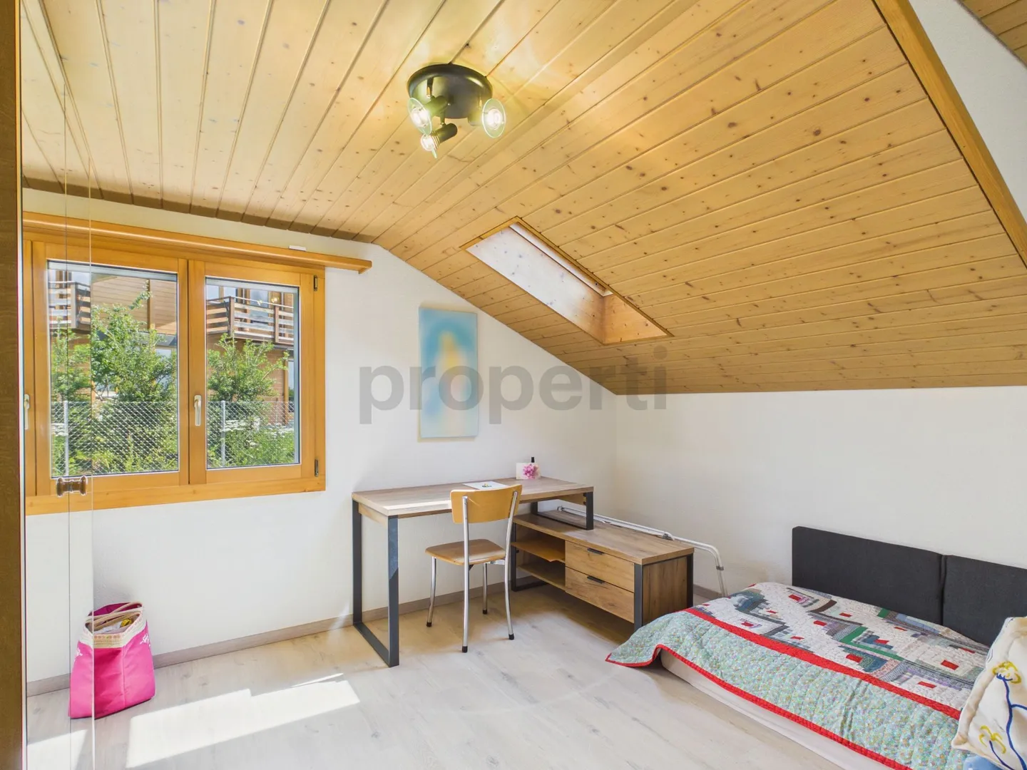 Balcon avec vue sur le lac de Sempach, fraîchement rénové et avec sa propre tour de lavage - Photo 6 sur 9