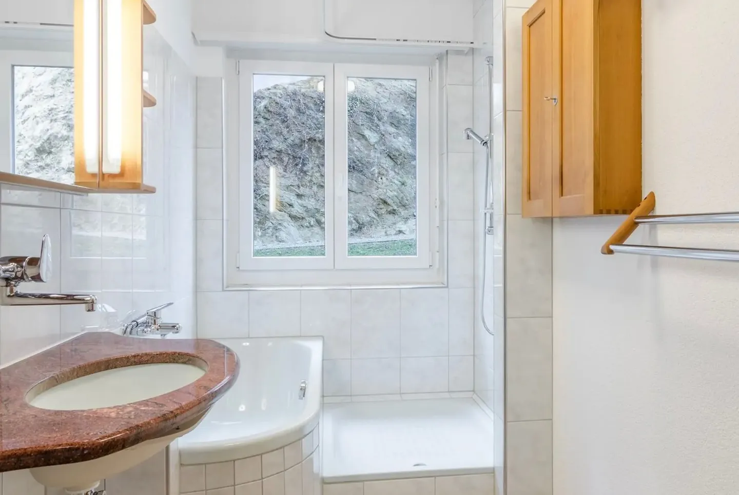 Charming Apartment with Lake View - Photo 7 of 8