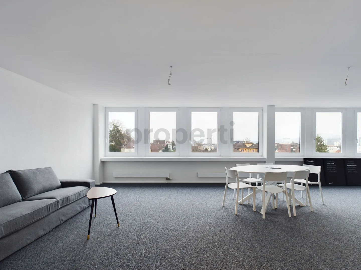 Einzigartiges und lichtdurchflutetes Büro in Emmen am Bahnhof - Foto 2 von 7