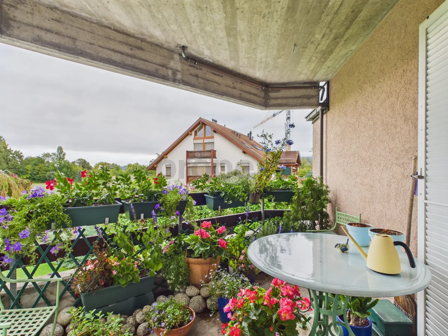 20 m² Balcony, Fireplace, Closed Box, Outdoor Parking & Stable Yield in Choulex! - Photo 3 of 5