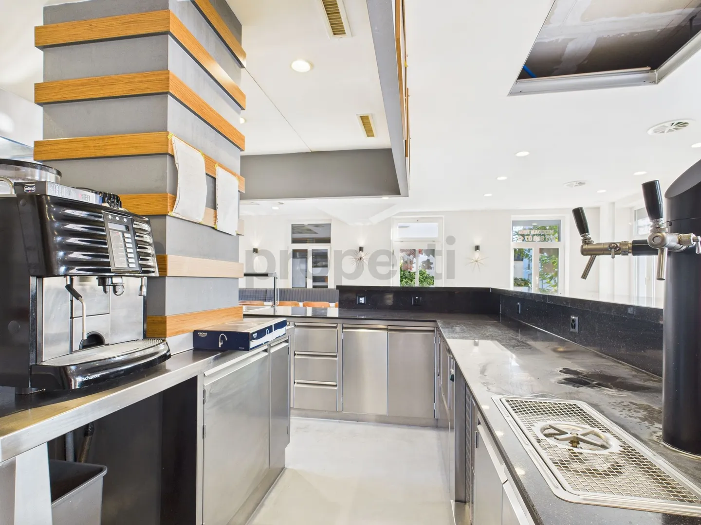 Unique Opportunity: Restaurant for Rent in the Heart of Wil - Photo 5 of 12