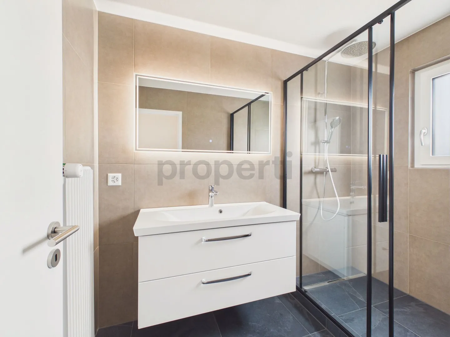 Opportunité unique avec vue sur le lac : appartement de 4,5 pièces avec potentiel à Nottwil - Photo 5 sur 13