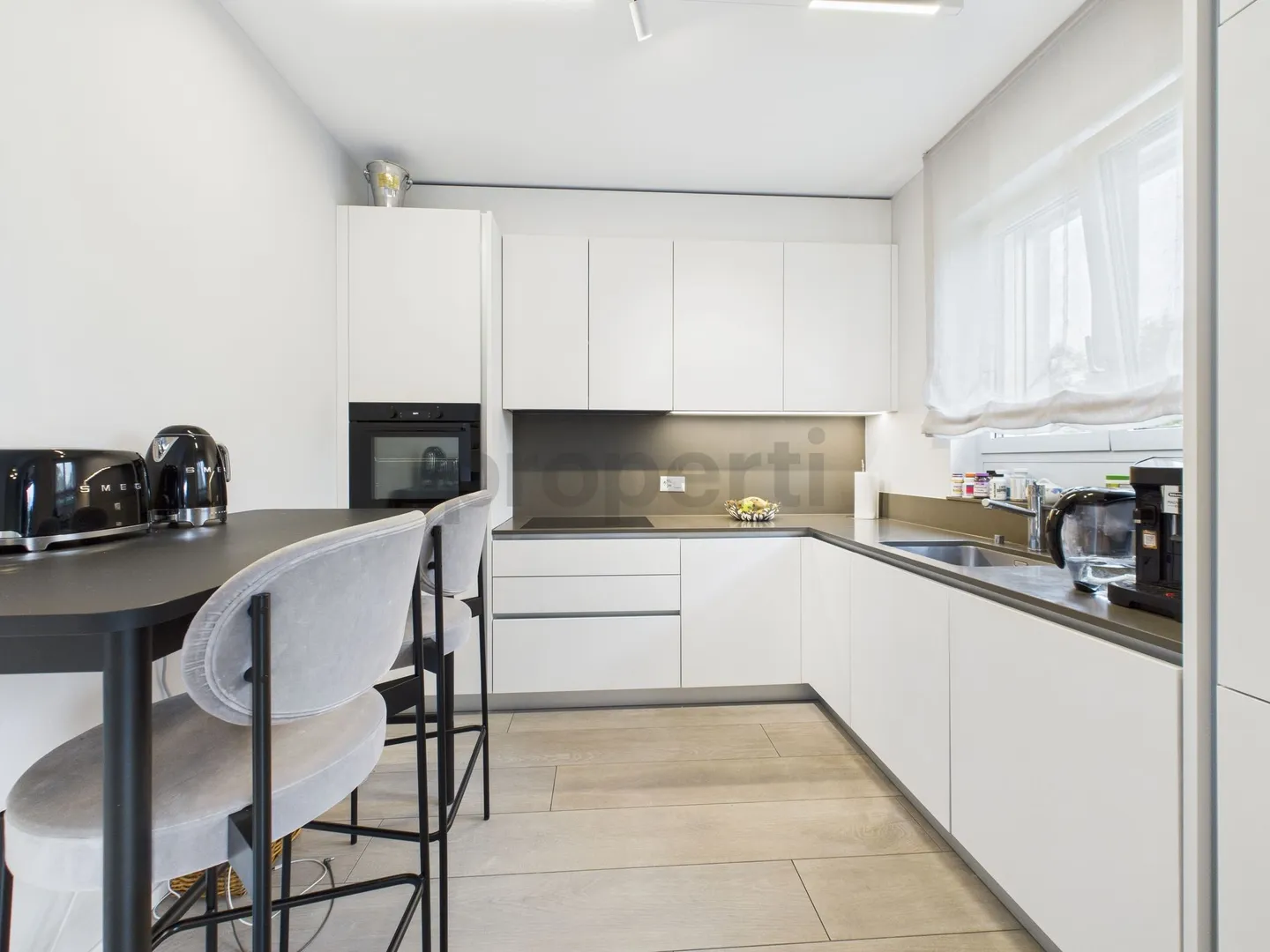 Modern 4.5-room apartment in a strategic central area with open view - Photo 2 of 12