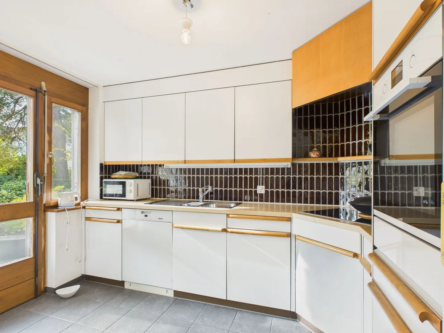 Luminoso appartamento di 4,5 stanze a Oberwil con area giardino - Foto 4 di 11