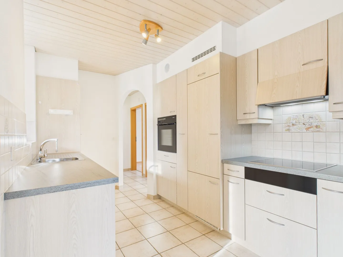 Appartement 4.5 pièces récemment rénové au centre de Gelterkinden - Photo 2 sur 12