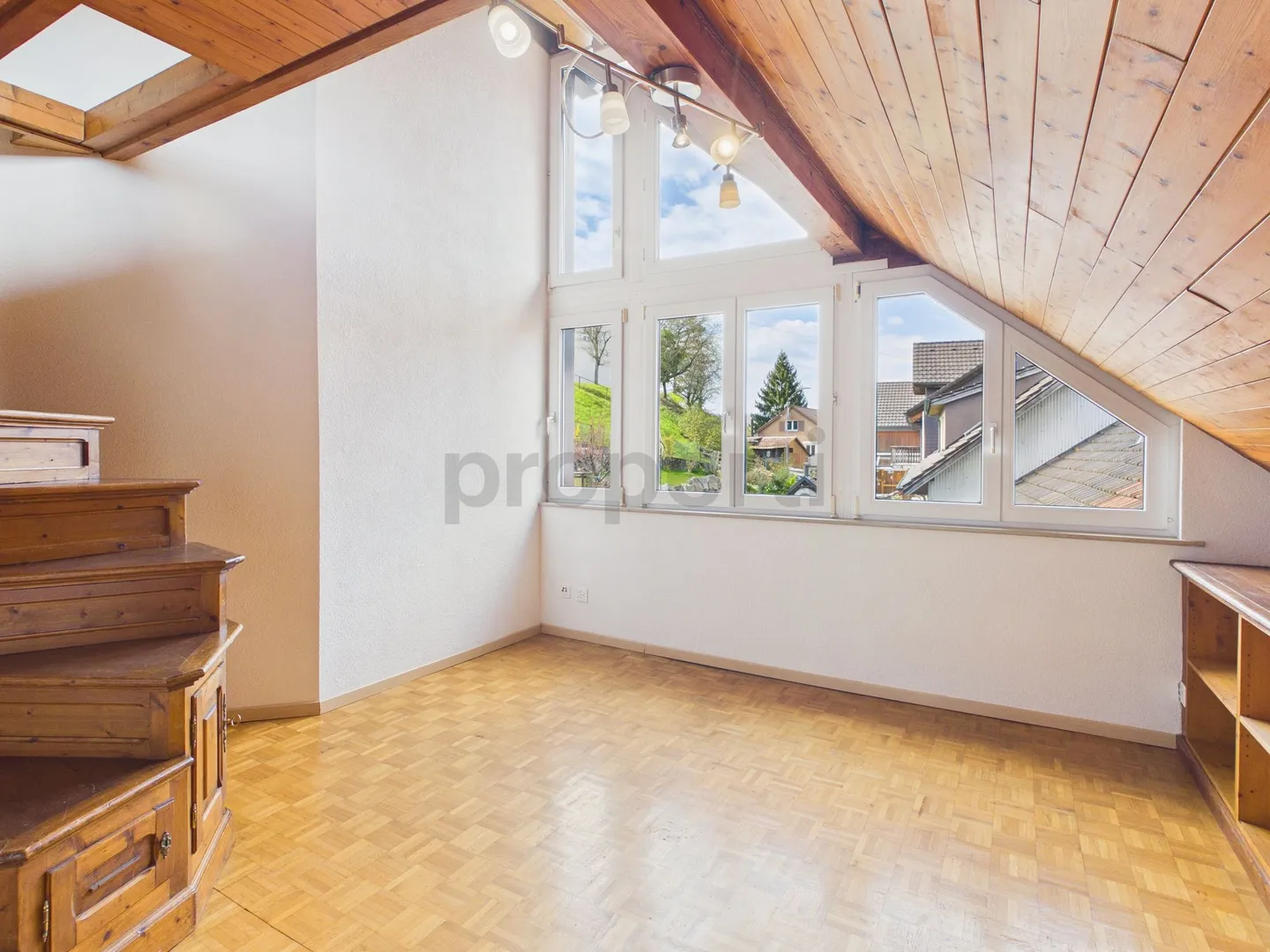 Appartement en duplex moderne de 4,5 pièces avec ambiance élégante à Sisseln - Photo 10 sur 13