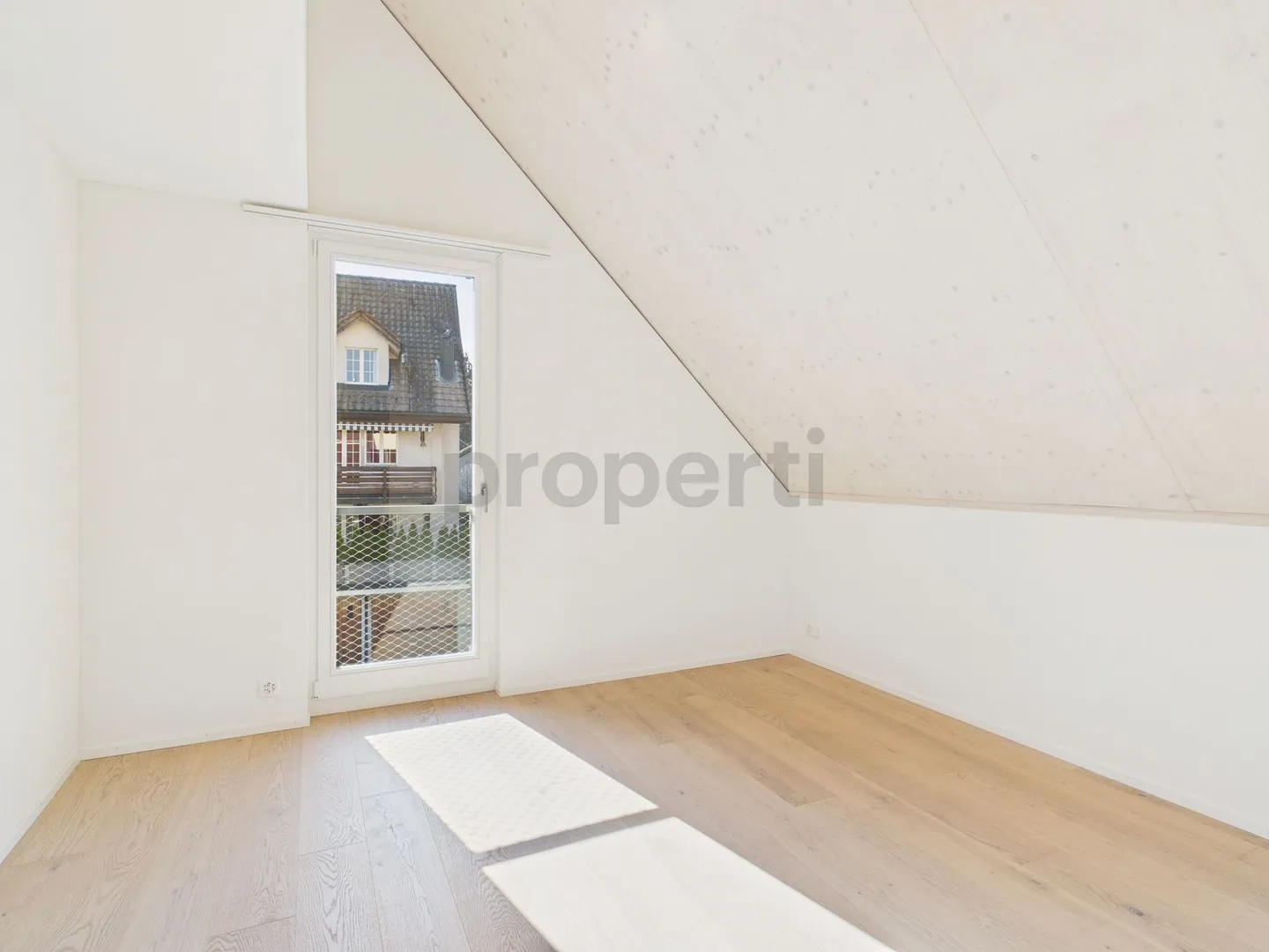 Moderne Maisonette mit Balkon - Foto 6 von 13