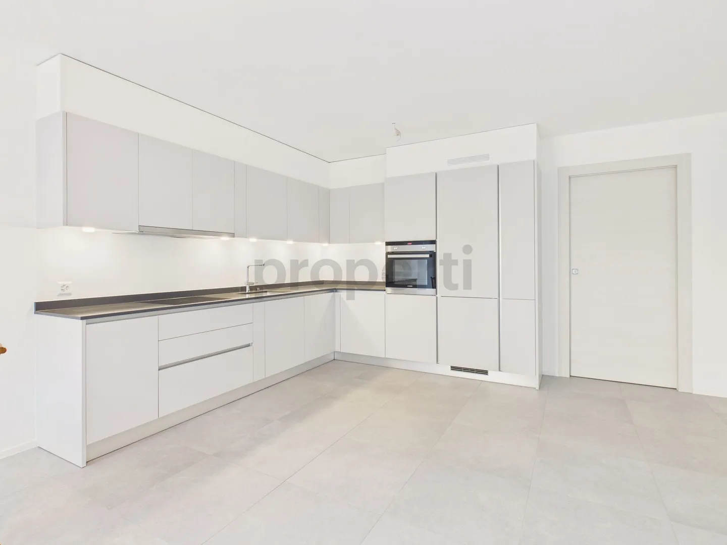 Moderno appartamento 3.5 locali con comodo parcheggio, Bellinzona - Photo 1 of 13