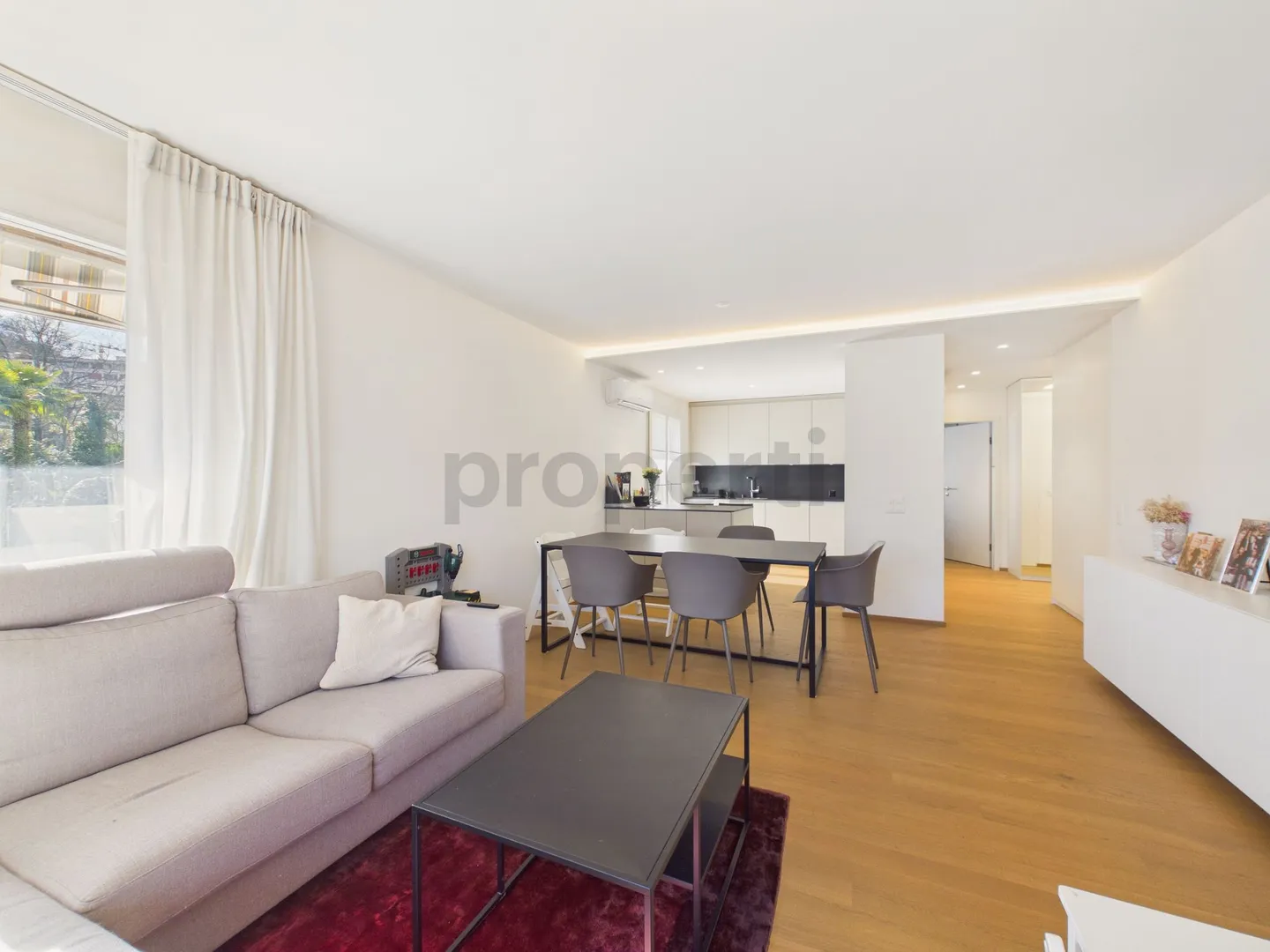 Elegant 4.5-room penthouse sunny with elevator in a quiet area - Photo 2 of 12