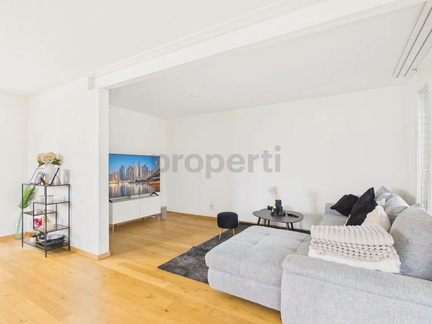 Bright 3.5-room apartment with balcony - Photo 2 of 12