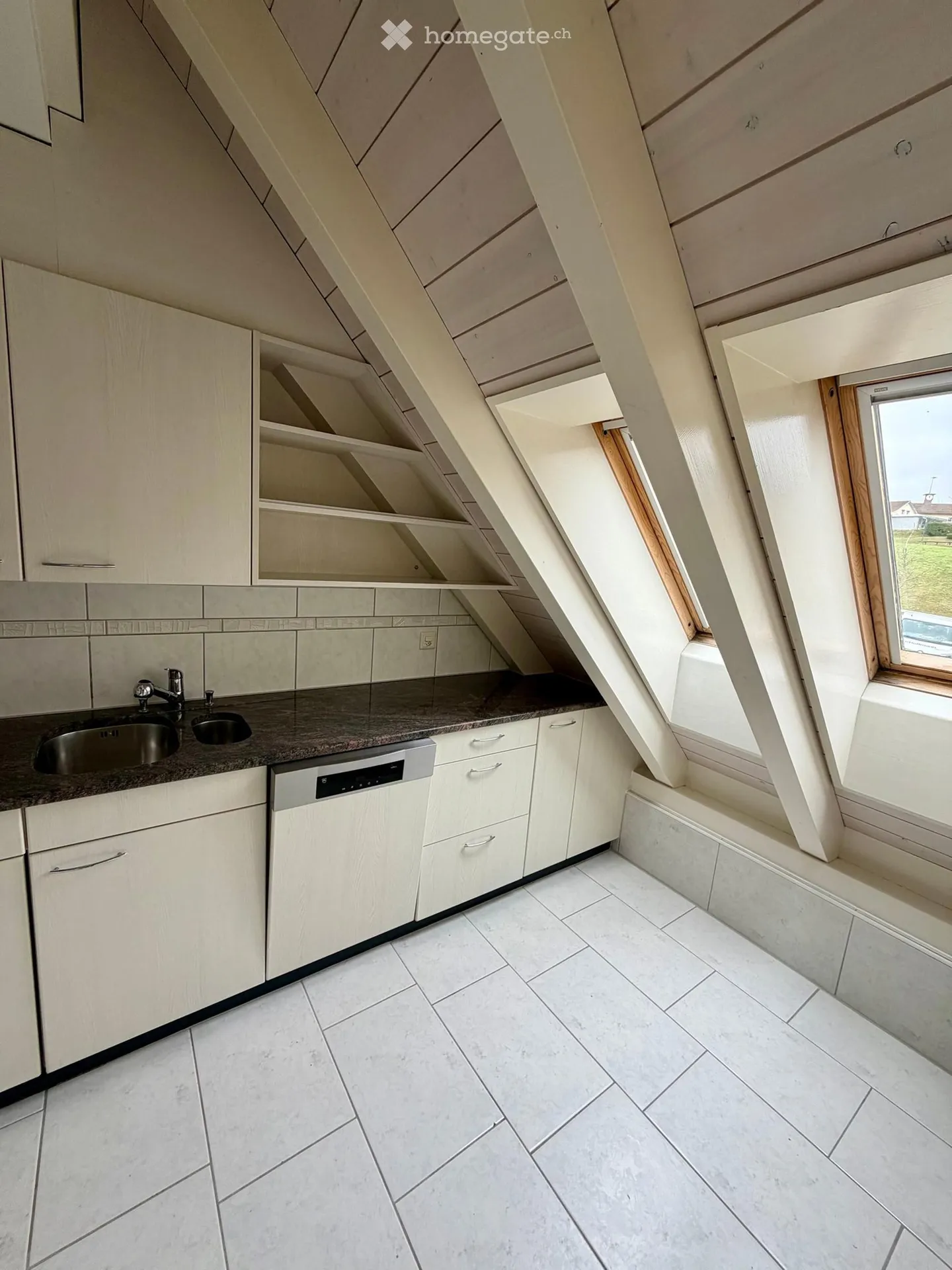 Moderno appartamento di 3.5 locali con ascensore e parcheggio sotterraneo, Unterengstringen - Foto 4 di 13