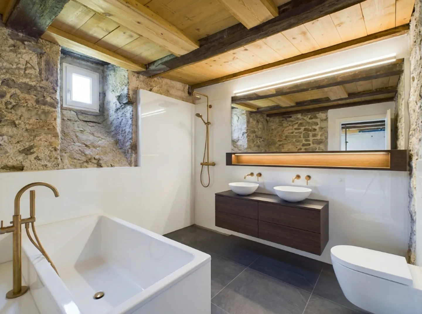 3.5-room condominium on the ground floor in a historic mill from 1555 with a Gothic ceiling and private garden - Photo 8 of 10