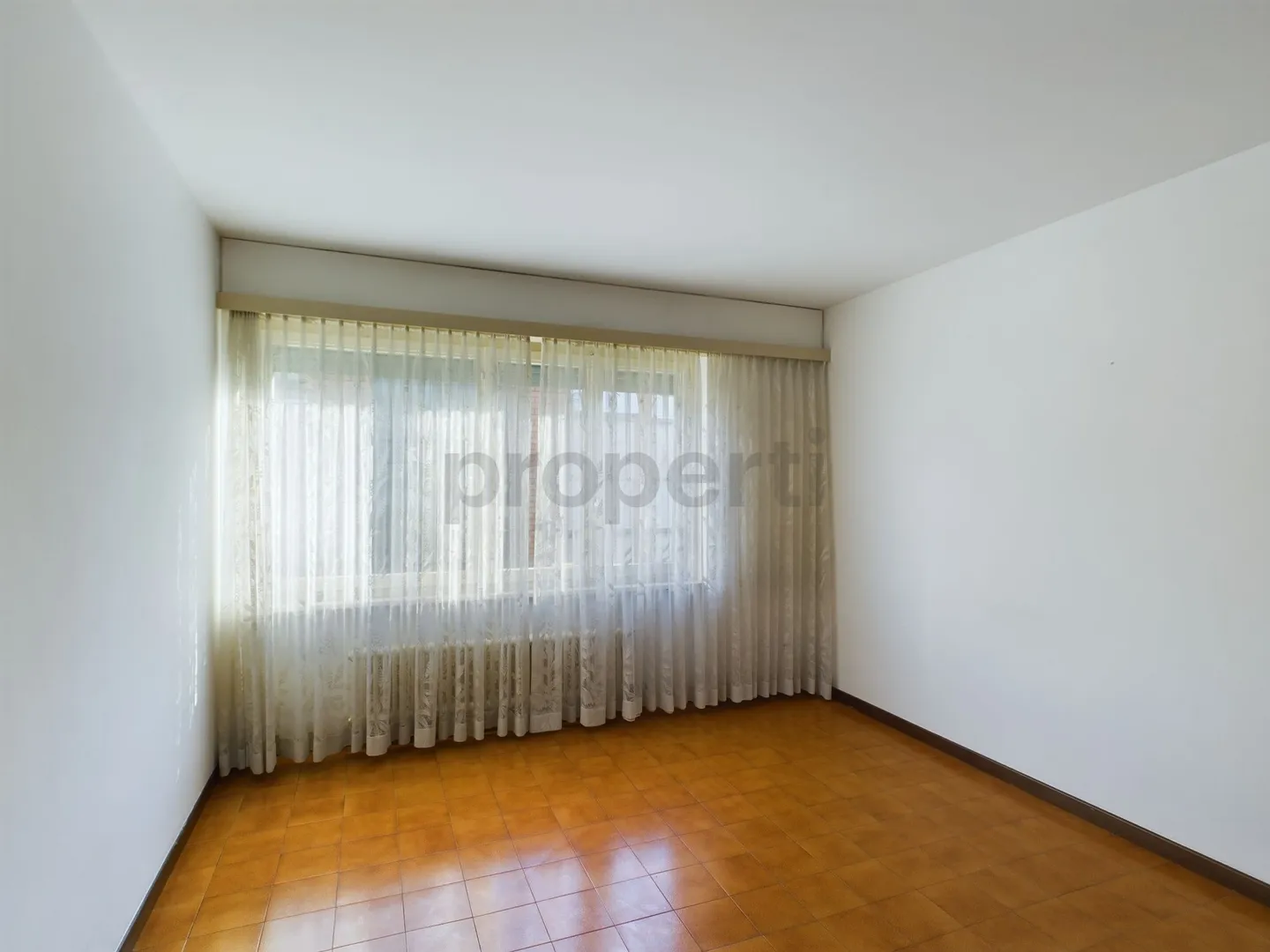 Bright 2.5-room apartment in a strategic location in Mendrisio - Photo 3 of 8