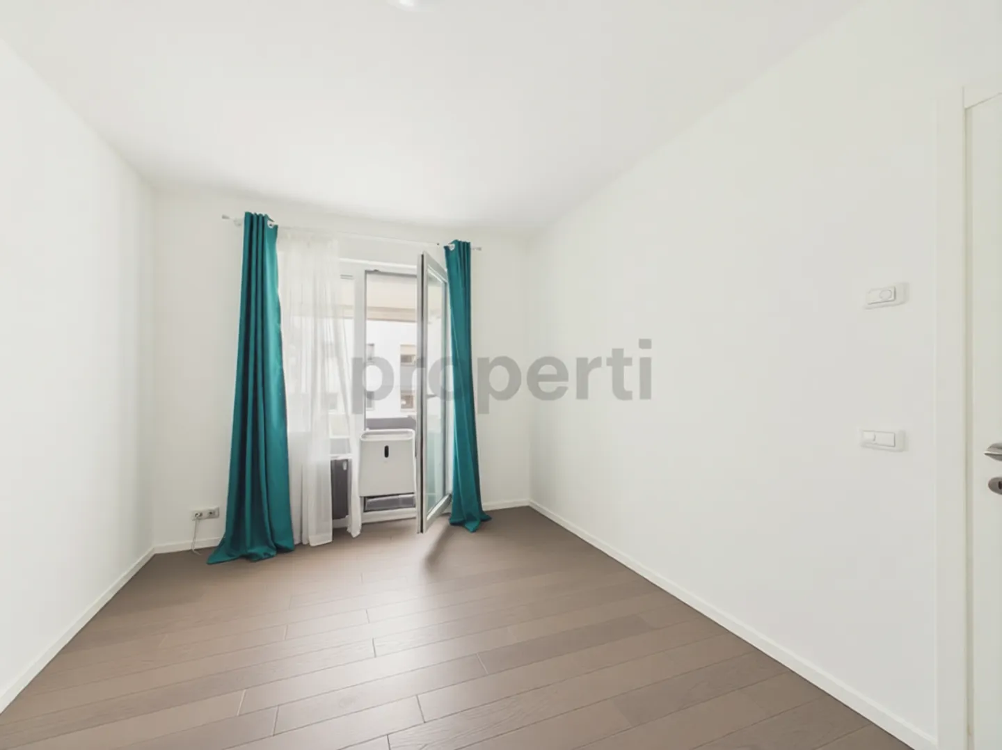 Elegante appartamento di 4.5 locali a Bellinzona con terrazza di 30 mq - Foto 5 von 13