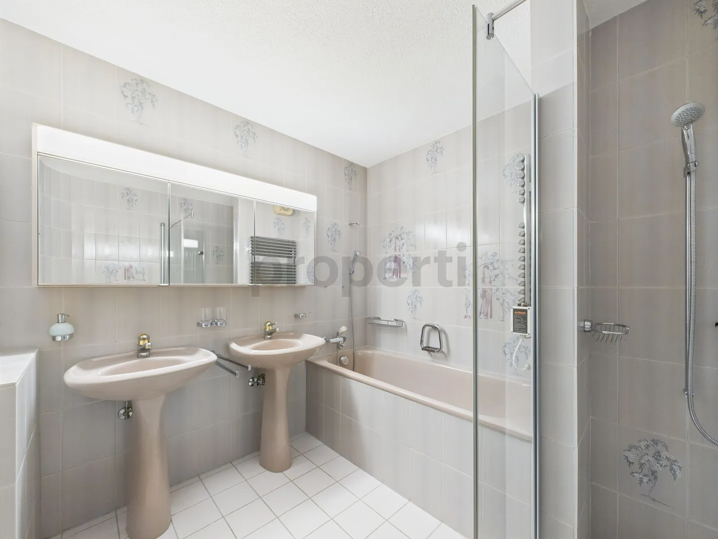 Appartamento soleggiato di 4,5 stanze con vista lago - Foto 10 di 13