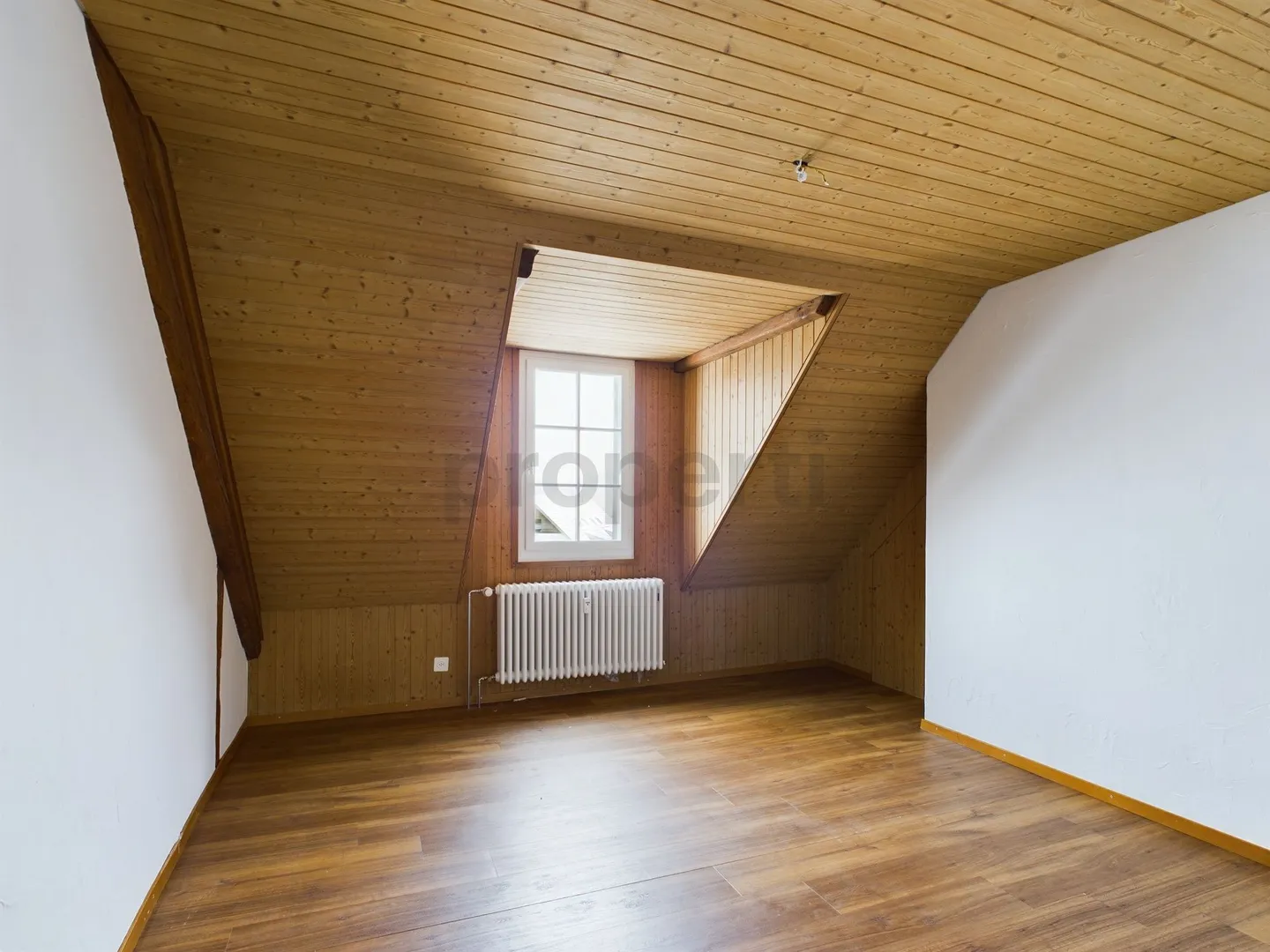 Traumhafte 4.5-Zimmer-Dachwohnung in bester Lage in Freienstein-Teufen - Foto 7 von 11